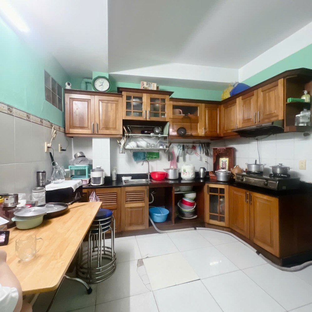 Ngang 9.2 Dài 8 M3 Tầng Có 70 Triệu Đối Diện Q1