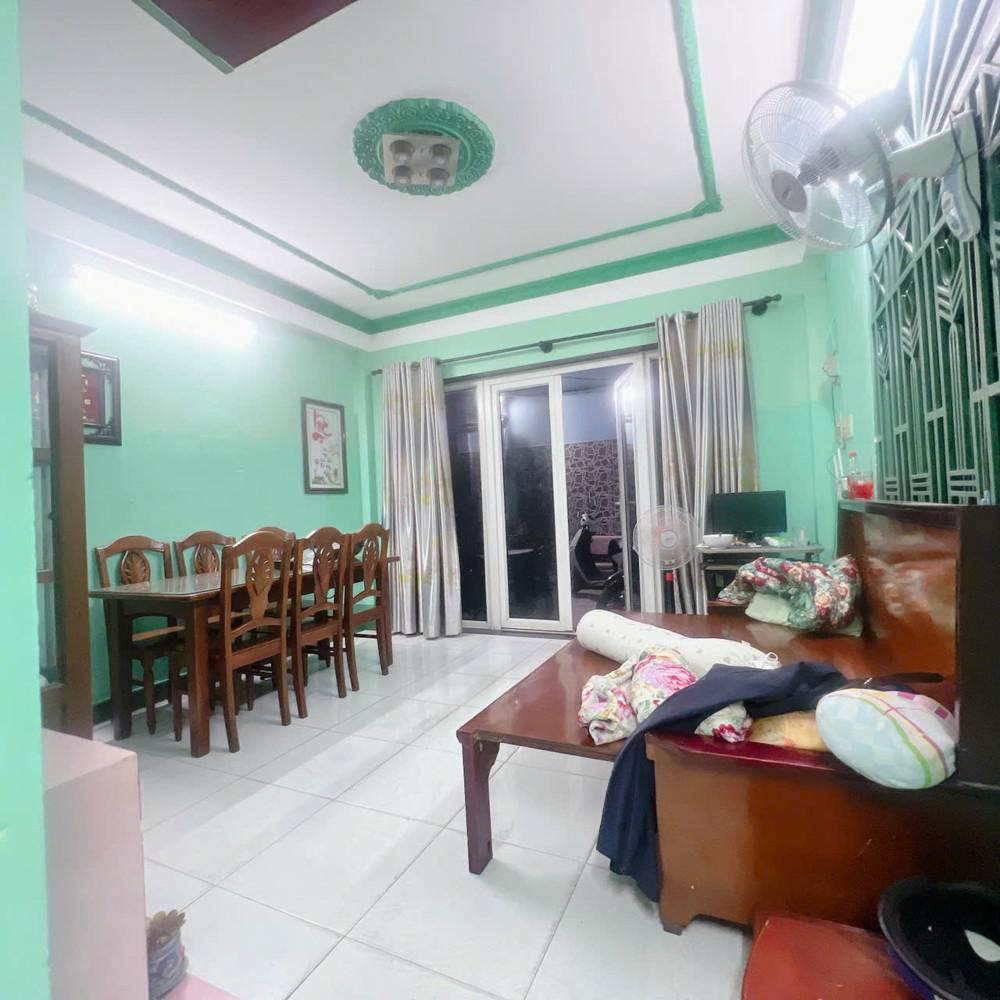 Ngang 9.2 Dài 8 M3 Tầng Có 70 Triệu Đối Diện Q1