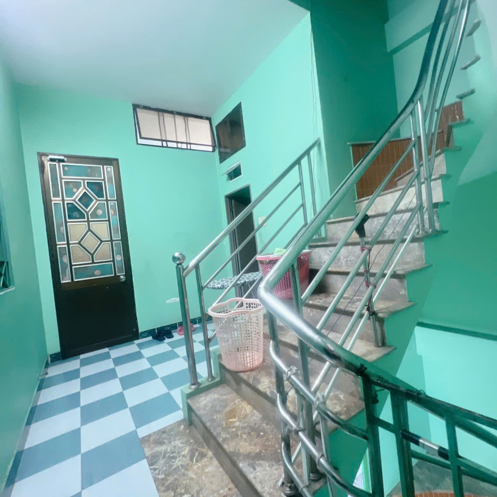 Ngang 9.2 Dài 8 M3 Tầng Có 70 Triệu Đối Diện Q1