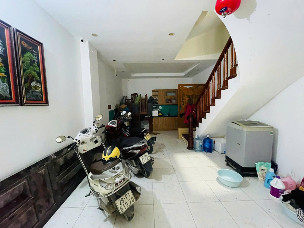 Bán Nhà Chùa Bộc 40M2. 5 Tầng. Mặt Tiền 3.7M. Giá 13.2 Tỷ Đống Đa Hà Nội