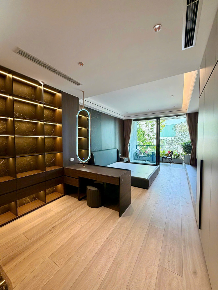 Bán Nhà Phường Bồ Đề Dt 50M 4 Tầng, Ngõ Rộng Ô Tô 7 Chỗ Qua Nhà Chỉ 7.5Tỉ