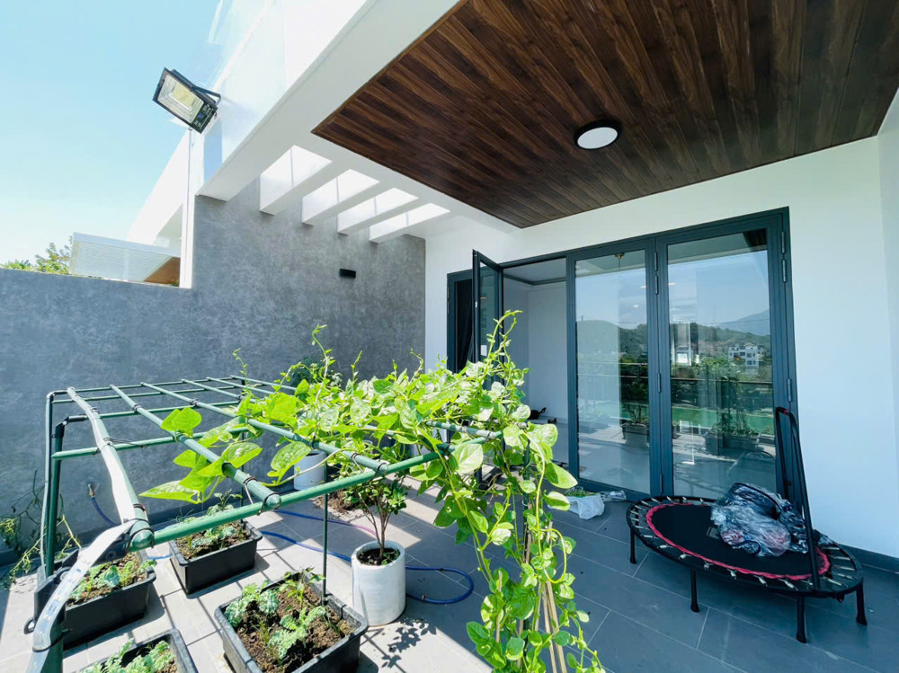 Nhà Hiện Đại Khu Đô Thị Mỹ Gia Vài Bước Tới Sân Banh Tặng Full Nội Thất Xịn