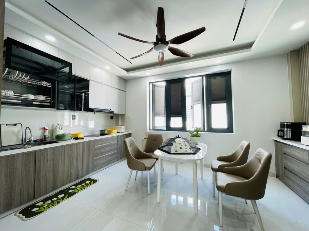 Nhà Hiện Đại Khu Đô Thị Mỹ Gia Vài Bước Tới Sân Banh Tặng Full Nội Thất Xịn