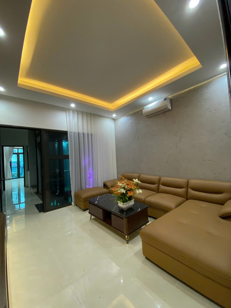 Bán Nhà 4 Tầng Cầu Thang Máy Hiện Đại Nằm Ngay Mặt Đường Ngô Thì Nhậm