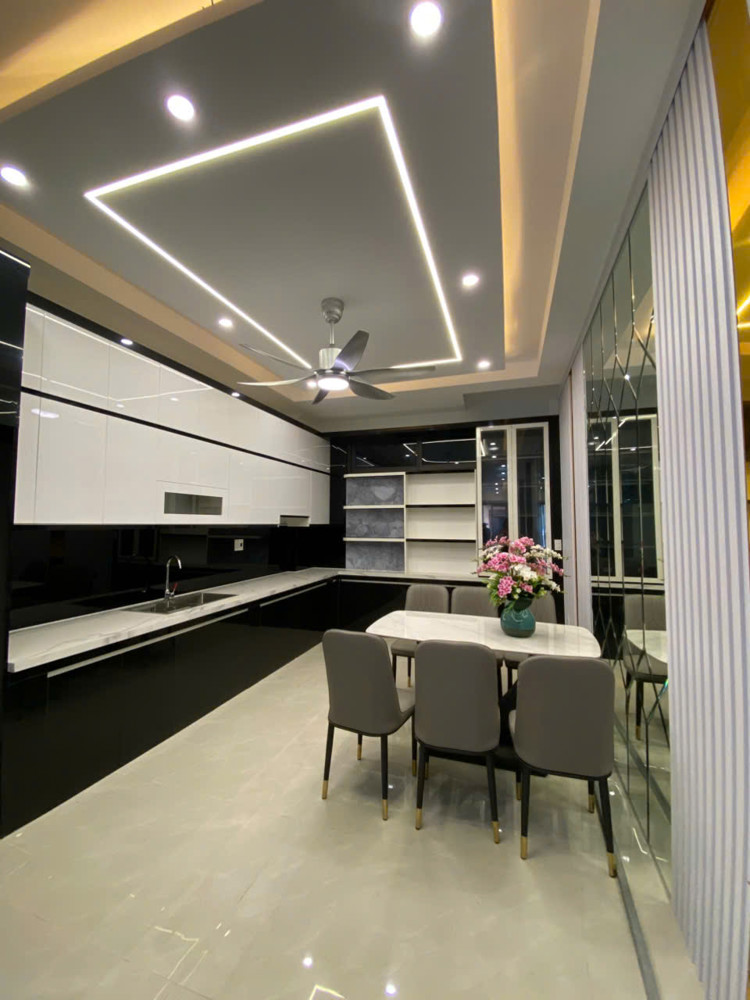 Bán Nhà 4 Tầng Cầu Thang Máy Hiện Đại Nằm Ngay Mặt Đường Ngô Thì Nhậm