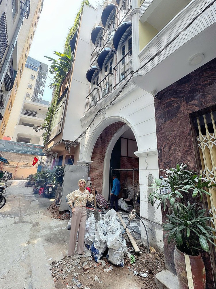 Xe Hơi Ngủ Trong Nhà - Chủ Nhiệt Bán Nhà 4 Tầng Ngay Chợ Bên Thành - Đường Thủ Khoa Huân, Quận 1