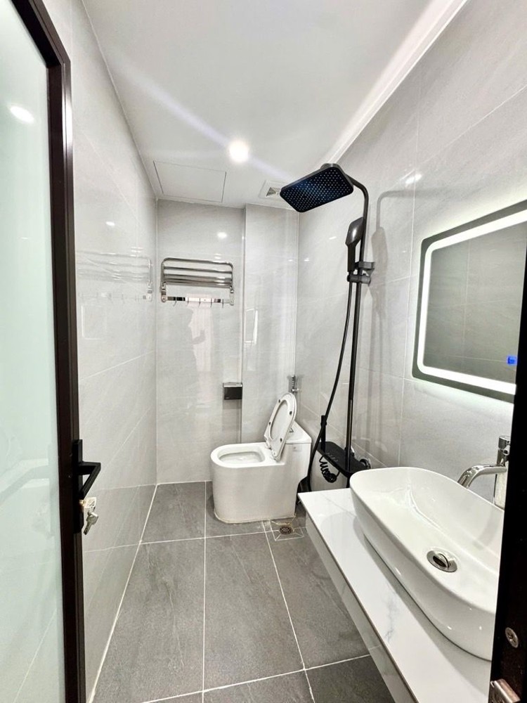 Võ Chí Công Dt 25M Giá 7,9 Tỷ Nhà Mới Full Nội Thất,Ngõ Thông,30M Ra Phố