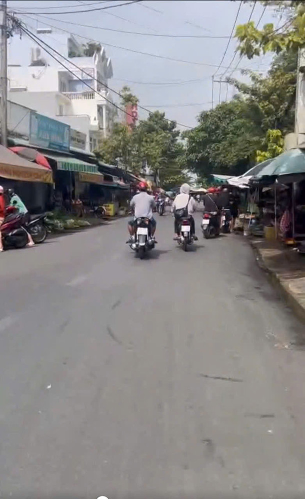 Cặp Nhà Phố 4 Tầng Mặt Tiền Chợ Huỳnh Thị Hai – 2Shr – Dòng Tiền Ổn Định