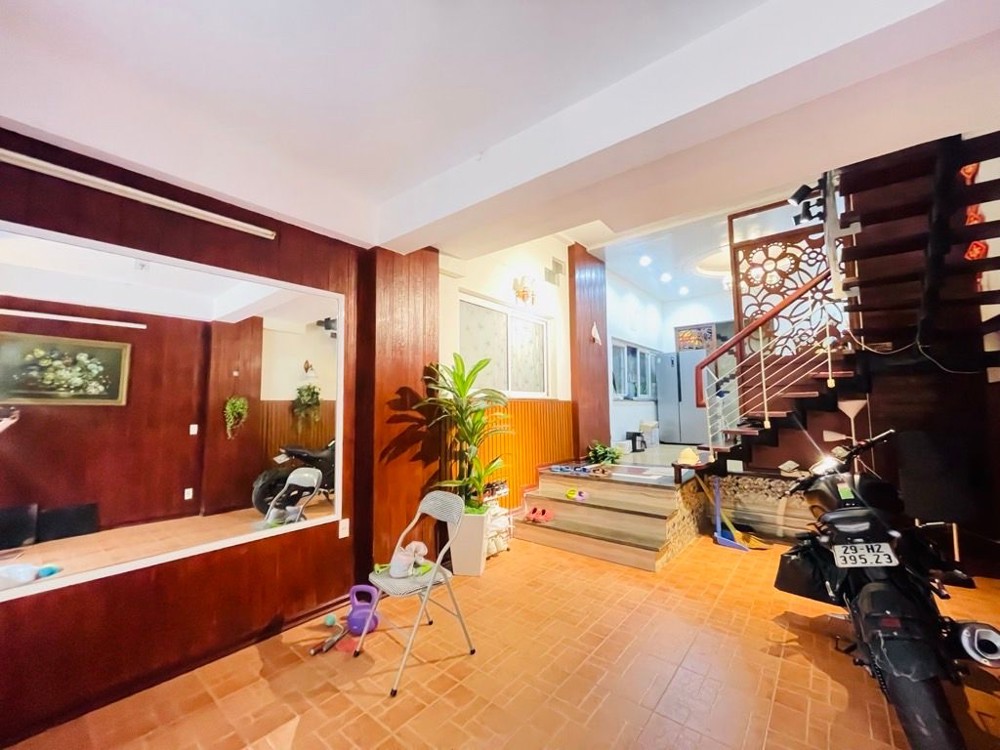 Lạc Long Quân 50M X6 Tầng 18,9 Tỷ Ô Tô Qua Nhà,Ngõ Thông,Full Nội Thất,5P Ra Hồ Tây