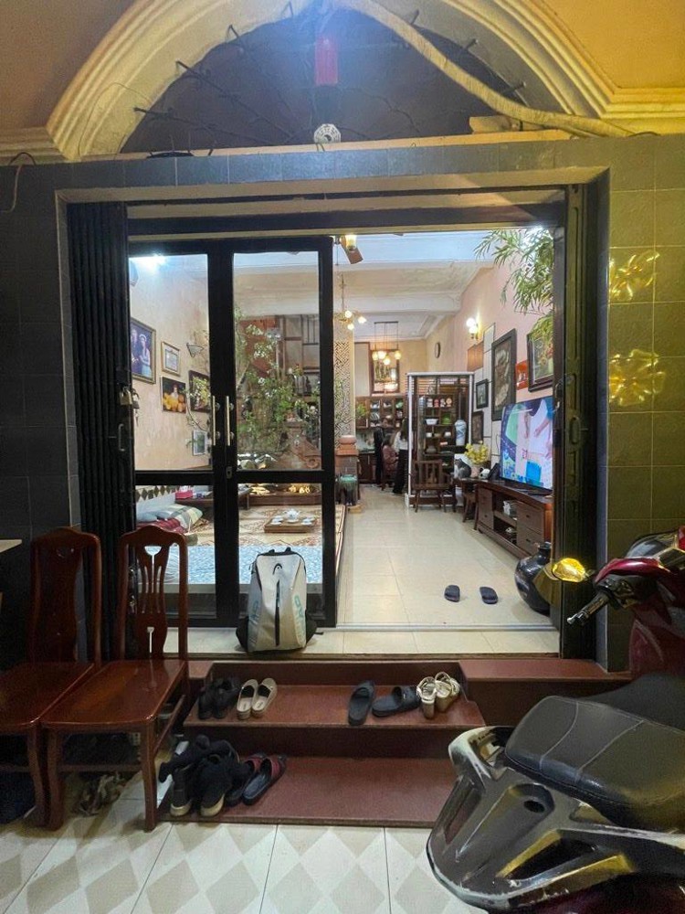 Nhà Đẹp Phố Hoàng Hoa Thám 47M 5T Giá 14 Tỷ Ngõ Thông Ngay Gần Đường Ô Tô