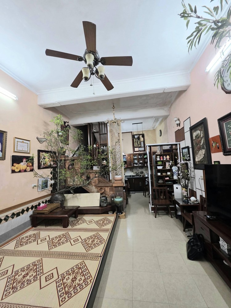 Nhà Đẹp Phố Hoàng Hoa Thám 47M 5T Giá 14 Tỷ Ngõ Thông Ngay Gần Đường Ô Tô