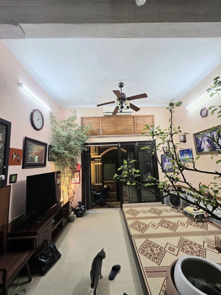 Nhà Đẹp Phố Hoàng Hoa Thám 47M 5T Giá 14 Tỷ Ngõ Thông Ngay Gần Đường Ô Tô