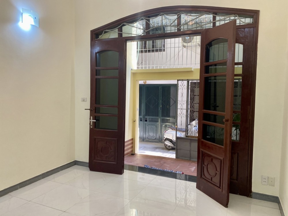 Bán Gấp Giá Rẻ Nguyễn Văn Linh 75M, 3 Tầng, Mặt Tiền 6M, 7.8 Tỷ Long Biên