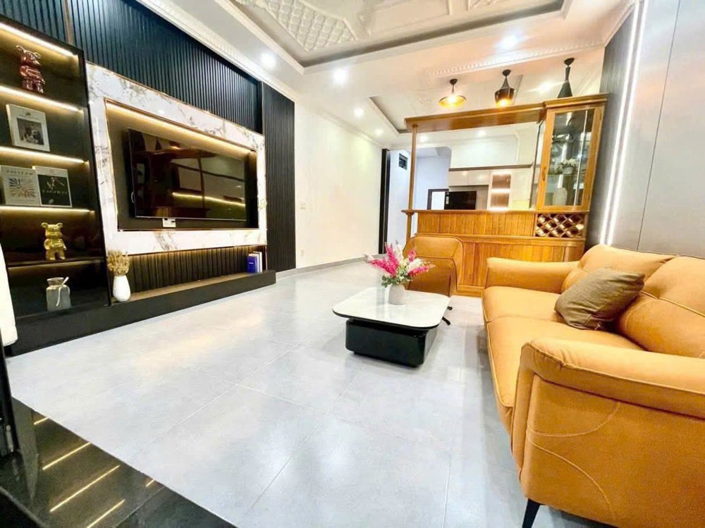 Nhà Vườn 7 Phòng, Xe Hơi Ngủ Trong Nhà, Giá Chỉ 6,99 Tỷ, 4 Tầng