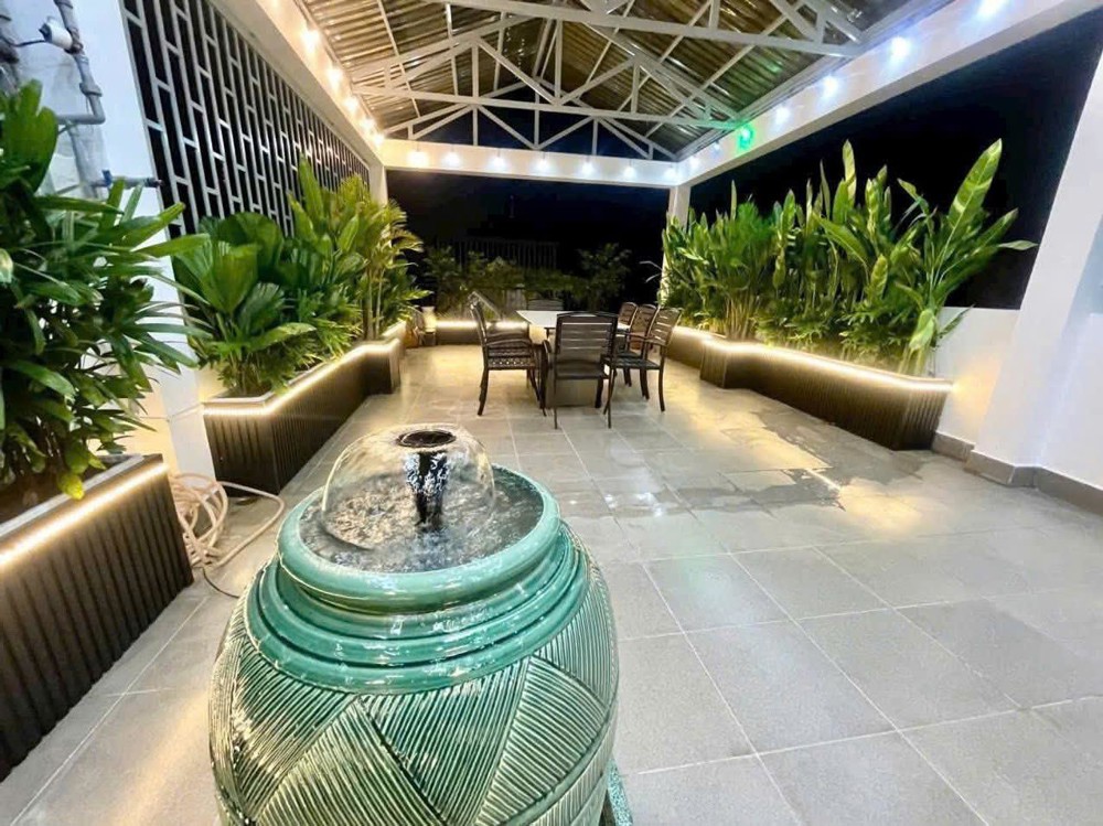 Nhà Vườn 7 Phòng, Xe Hơi Ngủ Trong Nhà, Giá Chỉ 6,99 Tỷ, 4 Tầng