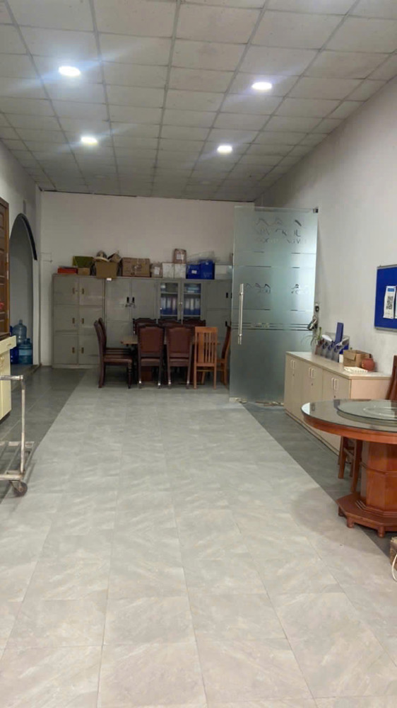 Chính Chủ Cho Thuê Văn Phòng - 200M2 -Giá Tốt Tại Tây Hồ, Hà Nội