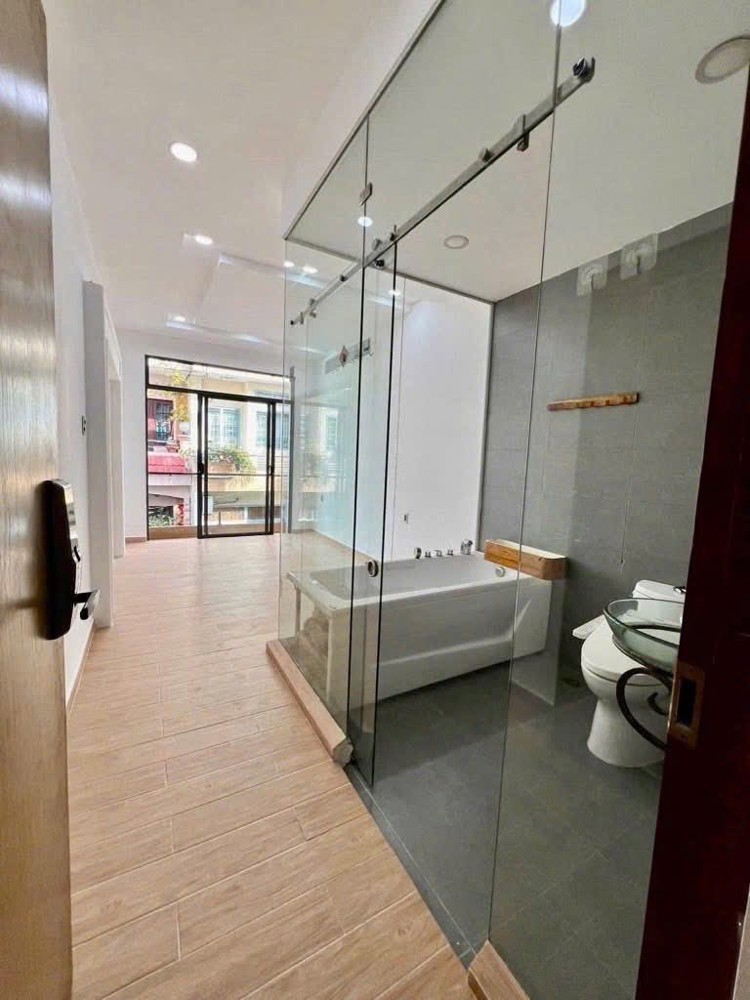 Nhà Hẻm Xe Hơi Gần Mặt Tiền Cmt8 - Gần Chợ Hoà Hưng - 5Tầng - Giá 8 Tỷ