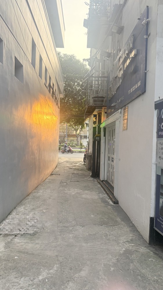 Nhà Chính Chủ Lâu Năm Chưa Qua Đầu Tư, Chỉ 2.3 Tỷ.gần Mặt Tiền Trường Chinh-Đông Hưng Thuận Quận