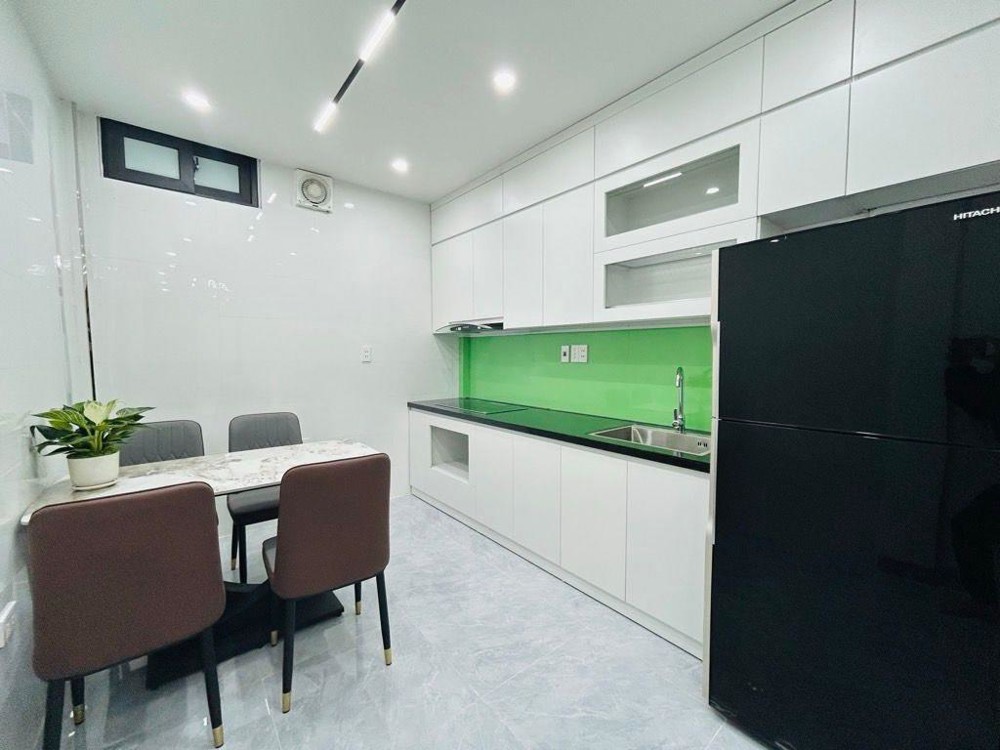 Chỉ 6 Tỷ Có Nhà 5 Tầng Thạch Bàn – Giá 