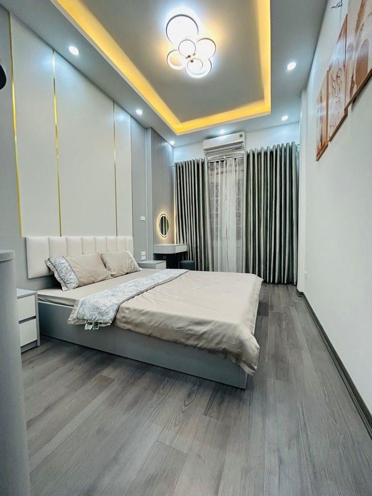 Chỉ 6 Tỷ Có Nhà 5 Tầng Thạch Bàn – Giá 