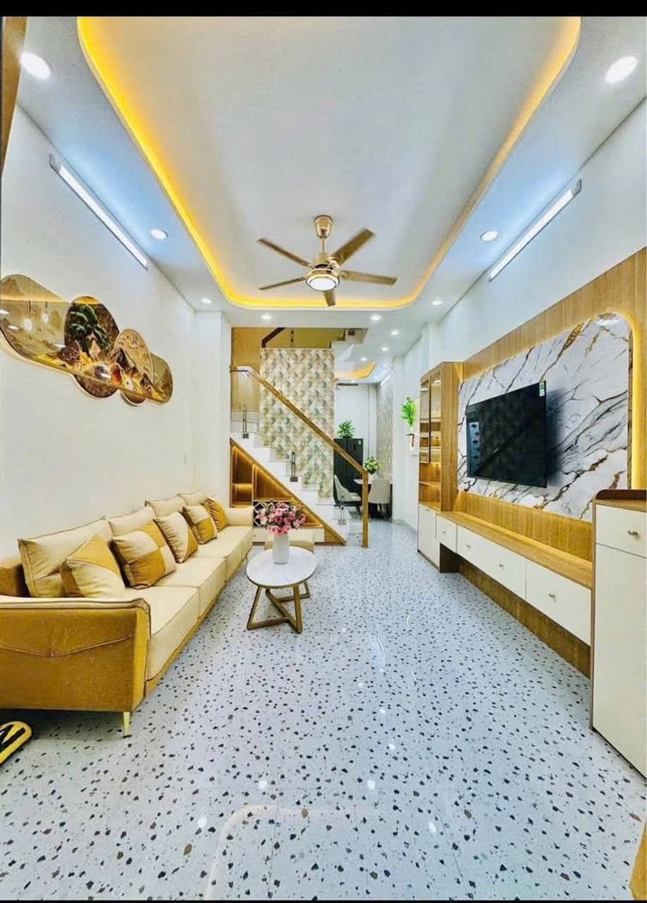 Đẹp - 3 Tầng - Tận Cửa - 40M2 - Sẵn Nội Thất Xịn - Sổ Vuông A4 - Chỉ 5.X Tỷ - Khu Này Không Có