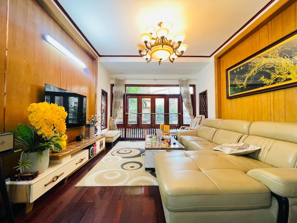 Hiếm Lạc Long Quân - Nhà Đẹp 6 Tầng - Chủ Xây Tâm Huyết Tặng Nội Thất - Ô Tô Tránh - Sổ Chính Chủ 