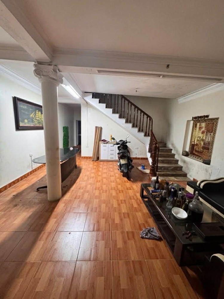 Bán Nhà Ngọc Thuỵ, 115M, Mặt Tiền 5.6M, 1 Nhà Ra Mặt Phố, 7 Chỗ Vào Nhà