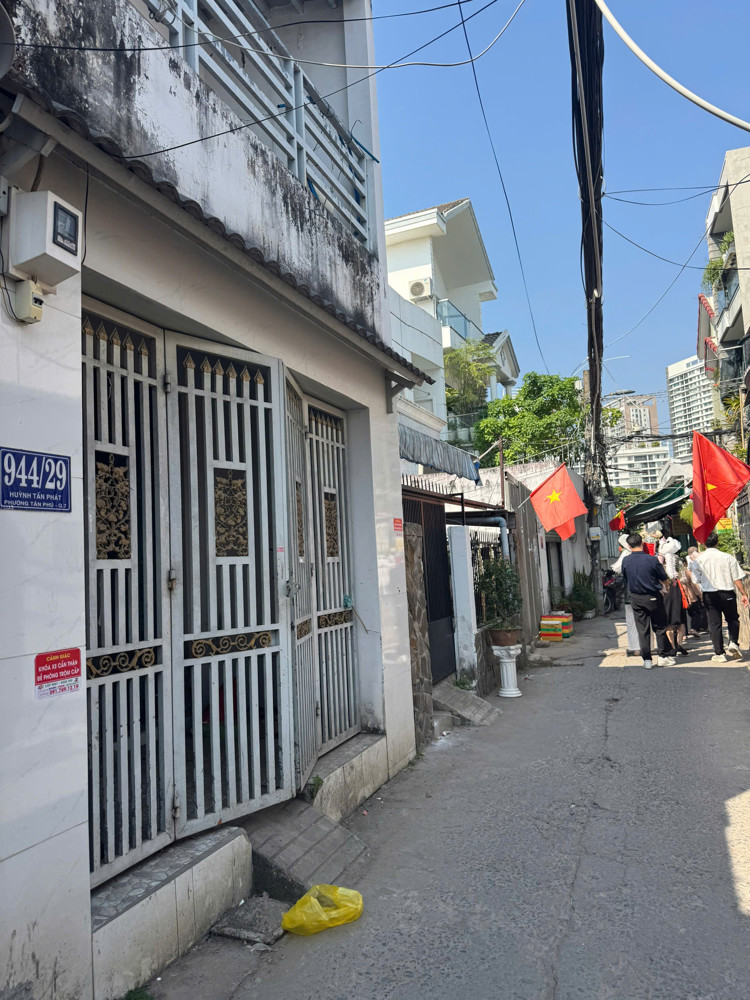 Bán Nhà Phường Tân Phú, Quận 7,4X14 4 Tỷ 2