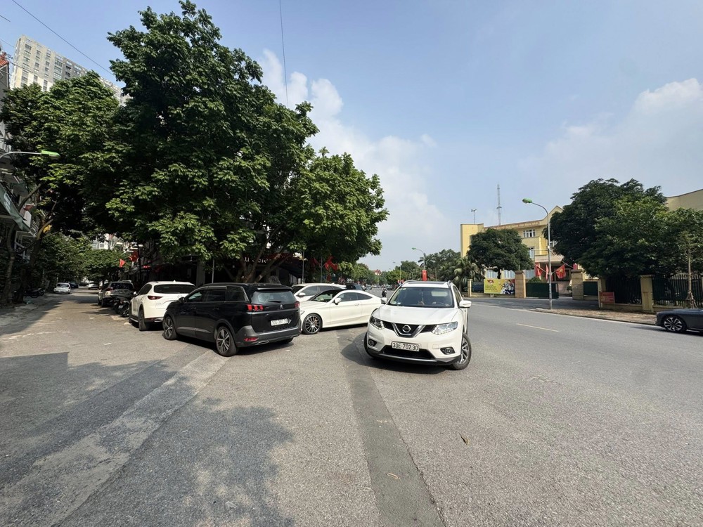 Bán Nhà Liền Kề Khu Đô Thị Làng Việt Kiều Châu Âu Mặt Phố Kinh Doanh Vỉa Hè Rộng, Ô Tô Tránh Hồ Mỗ