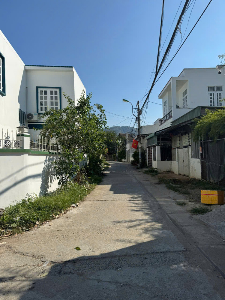 Nhà Vĩnh Thạnh – 2 Mặt Tiền – Ô Tô Ra Vào – Giá Mềm