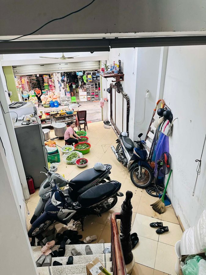 Bán Nhà Đường 8/3. 43M2. 5 Tầng. Mặt Tiền 4.2M. Giá Đẹp 16 Tỷ Hai Bà Trưng Hà Nội