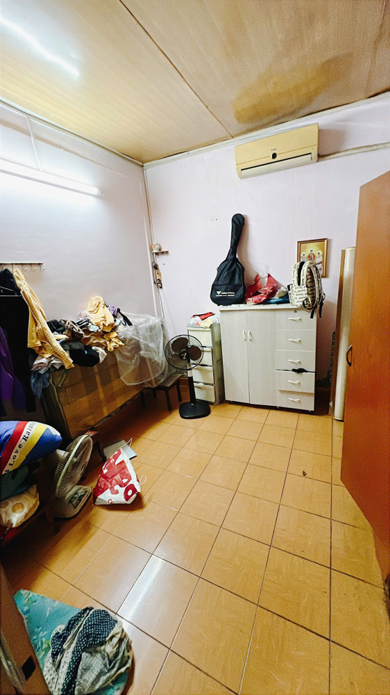 Bán Nhà Diện Tích Lớn Ngang 5.7 X13 Mtrung Tâm Q4 Có 6 Đ