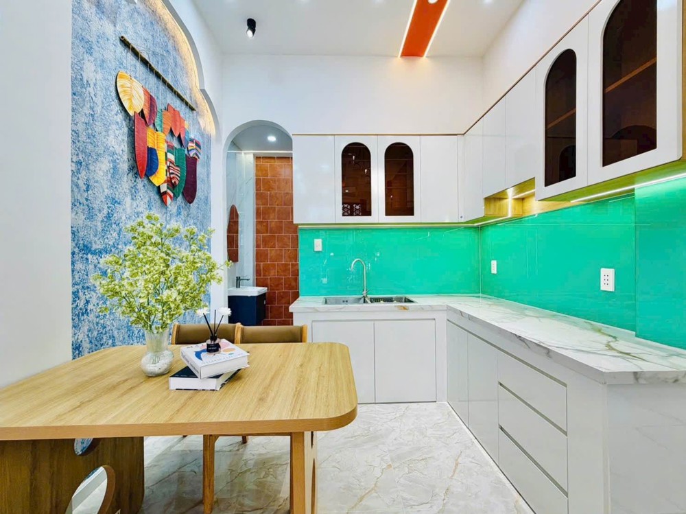 Nhà Xinh - Bay Sớm - Hẻm Ô Tô Thông - 3 Tầng, 3 Pn, 3 Wc - Tặng Full Nội Thất Xịn - Ngay Dương