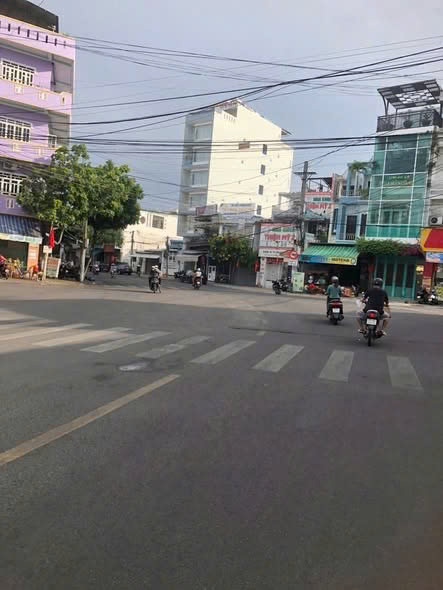 Bán Hoặc Cho Thuê Nhà Mặt Tiền Dã Tượng , Nha Trang , 3Pn, Sân Đậu Ô Tô Thoải Mái