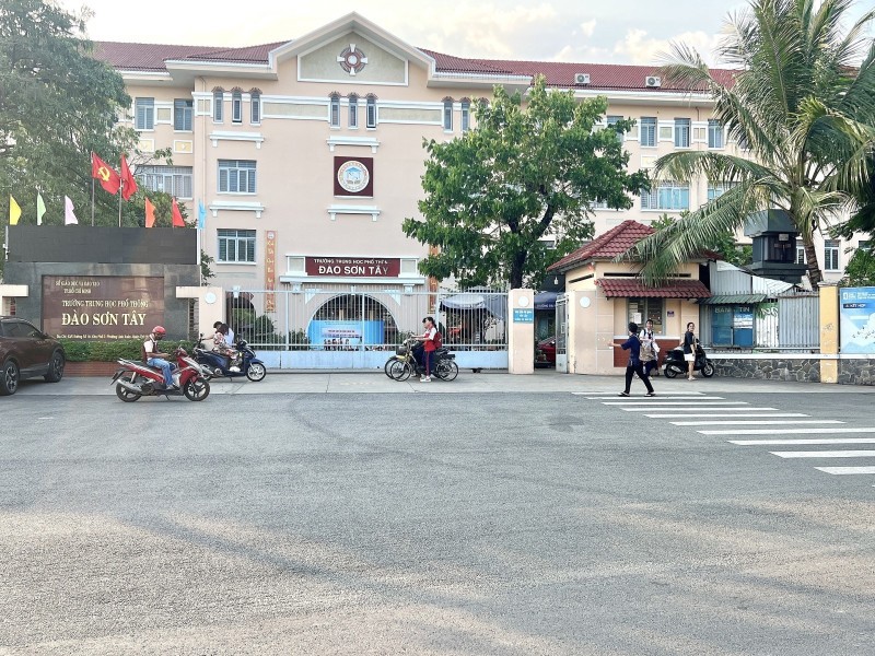 Bán Nhà 4 Tầng Đường Số 10 Linh Xuân, Thủ Đức, Tp Hcm. Dt 68M2, 4Pn, Sh, 6.65 Tỷ - 0933125879