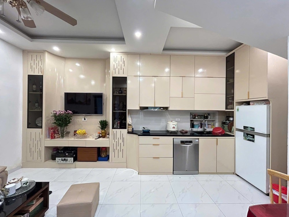 Hồ Tùng Mậu – Bán Nhà 5Tầng – 39M² – Mt 3/4.5M – 8.35 Tỷ Từ Liêm