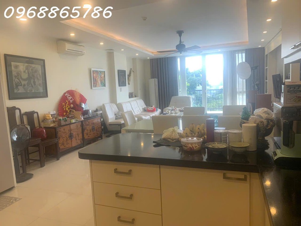 Khoảng Lặng Đế Vương Bên Bờ Hoàng Cầu Di Sản