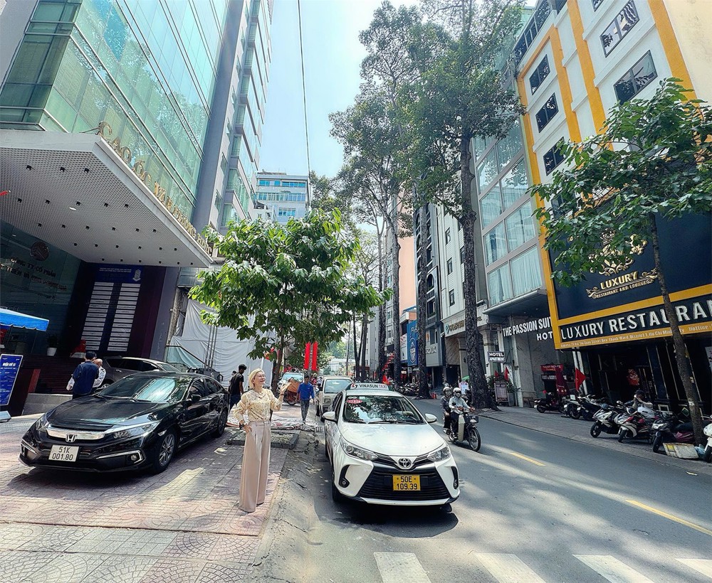 Chính Chủ Chưa Qua Đầu Tư - Bán Nhà Mặt Tiền Đường Bùi Thị Xuân, Quận 1 - Giang Giang: 093.86.76.685