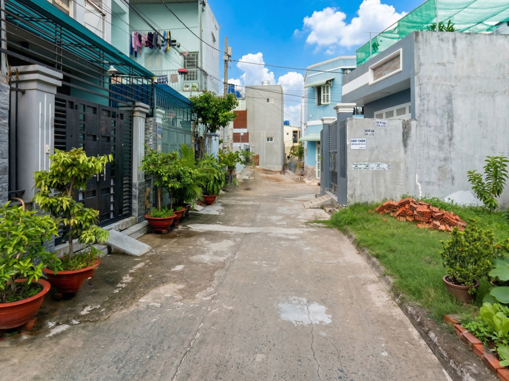 L2173 Nhà Trọ Thạnh Lộc 22 Q12, Shr, Vuông, Hxh, 2 Tầng, 5X18.5m, 5.X Tỷ