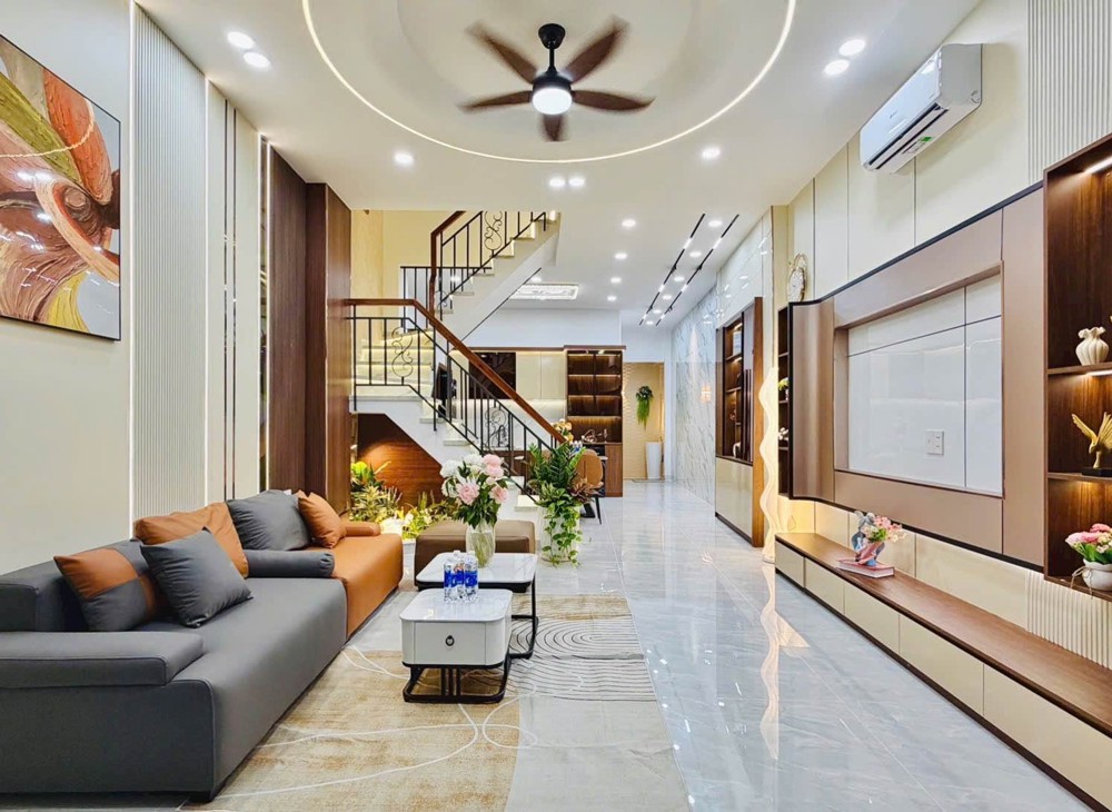 Nhà Đẹp - 70M2 - 3 Tầng Lầu, Sân Thượng Cực Chill - Ngay Emart - Vài Bước Ra Mặt Tiền - Tặng Full