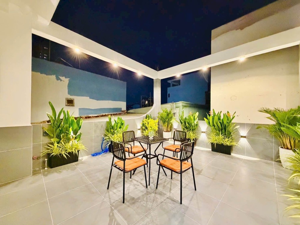 Nhà Đẹp - 70M2 - 3 Tầng Lầu, Sân Thượng Cực Chill - Ngay Emart - Vài Bước Ra Mặt Tiền - Tặng Full