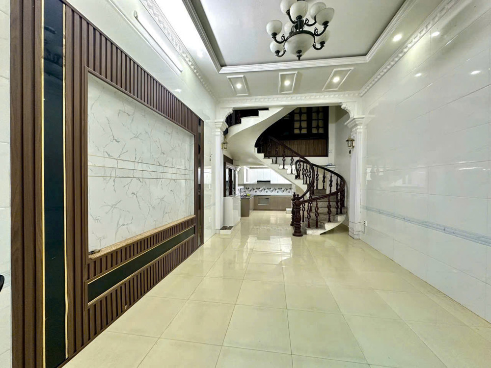 Bán Nhà Kiều Sơn - Văn Cao - 58M 3 Tầng - Sân Cổng Riêng - Ngõ Cực Nông