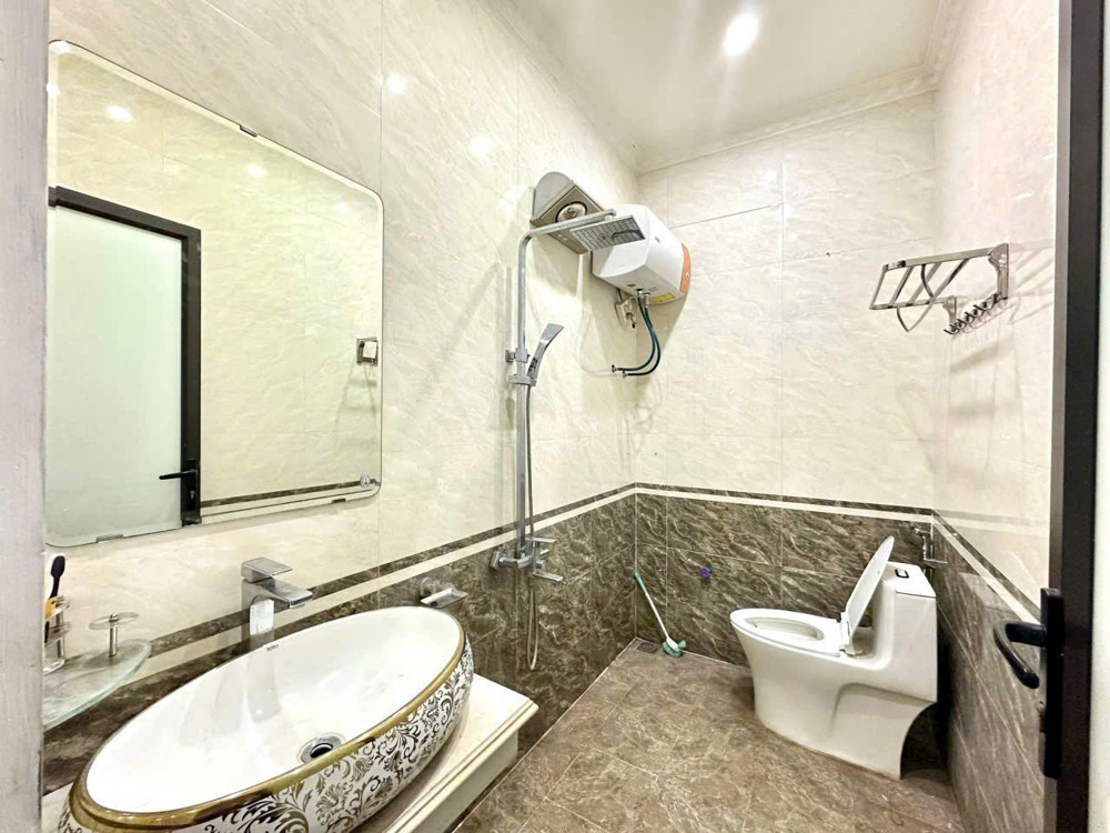 Bán Nhà Kiều Sơn - Văn Cao - 58M 3 Tầng - Sân Cổng Riêng - Ngõ Cực Nông