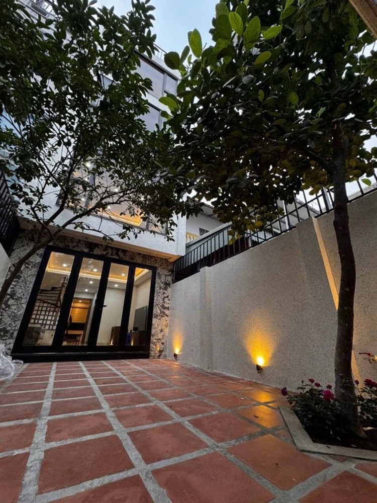 Bán Nhà Lệ Mật 70M X 4T Ngõ Thông, Sân Vườn, Nhà Mới Nhỉnh 12T Còn Tl