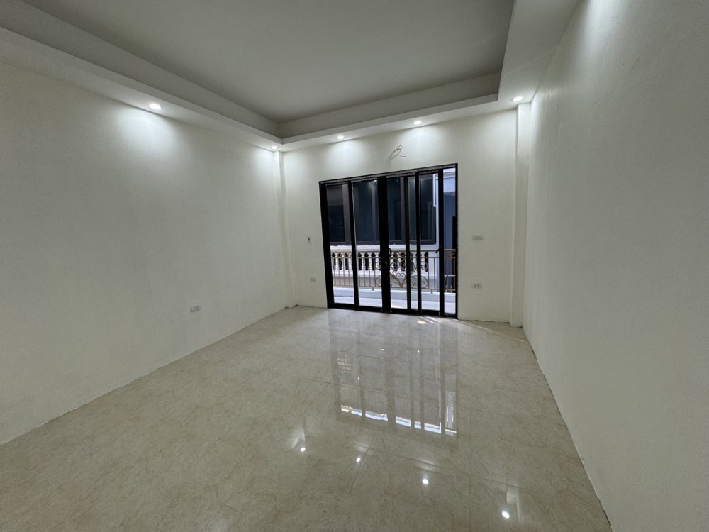 Bán Nhà Lý Sơn, Ngọc Thuỵ 42M X 4T Vuông Đẹp, 2 Mặt Ngõ Giá Hơn 8 Tỷ