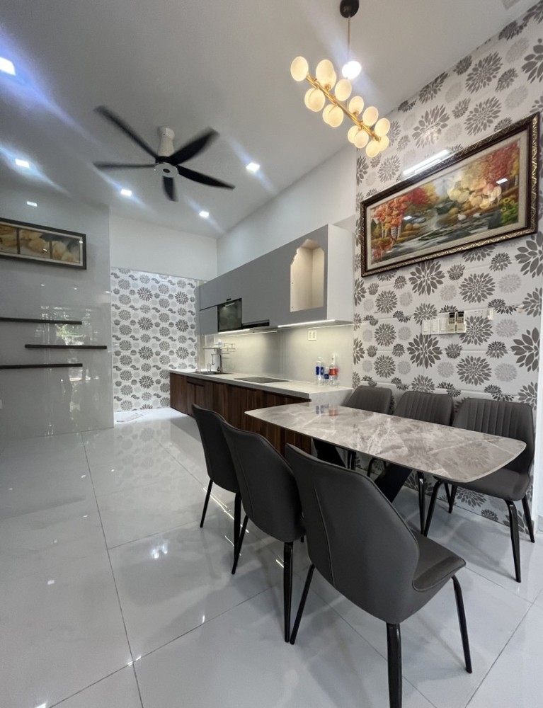 Bán Nhà Đường Số 9 Trường Thọ, Thủ Đức, Tp Hcm. Dt 52M2, 3 Tầng, 3Pn, Giá 7.7 Tỷ, Shr - 0933125879