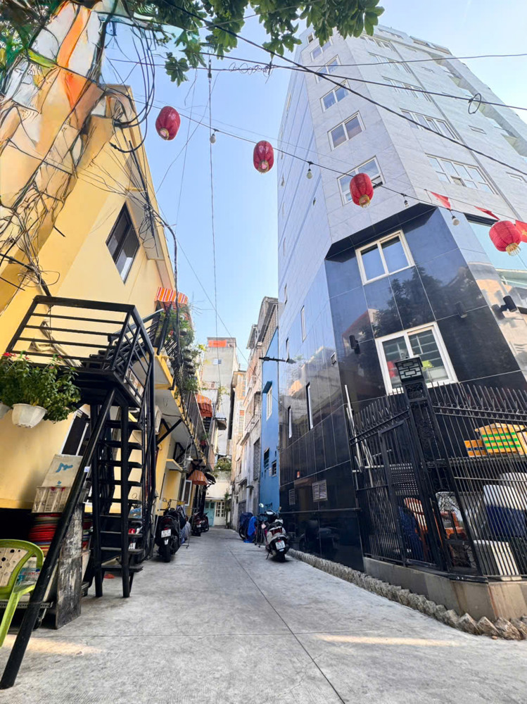 Bán Nhà 2 Tầng Mặt Tiền Xe Hơi 5M Đ. Bà Lê Chân, Tân Định, Quận 1- Dt Siêu ,Lớn 105M2- Ngang