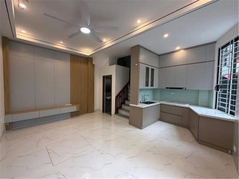 Bán Nhà Lõi Thạch Bàn – 5 Tầng – Hội Tụ Đỉnh Cao Tiện Ích 5.9 Tỷ