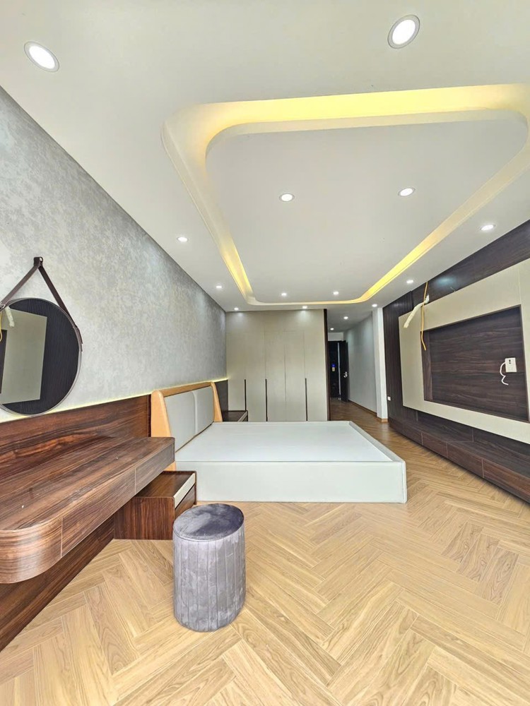 Nhà Đẹp – Giá Tốt Cần Bán Nhanh Căn Nhà 6 Tầng Có Thang Máy Ngay Trung Tâm Phường Long Biên, Hn