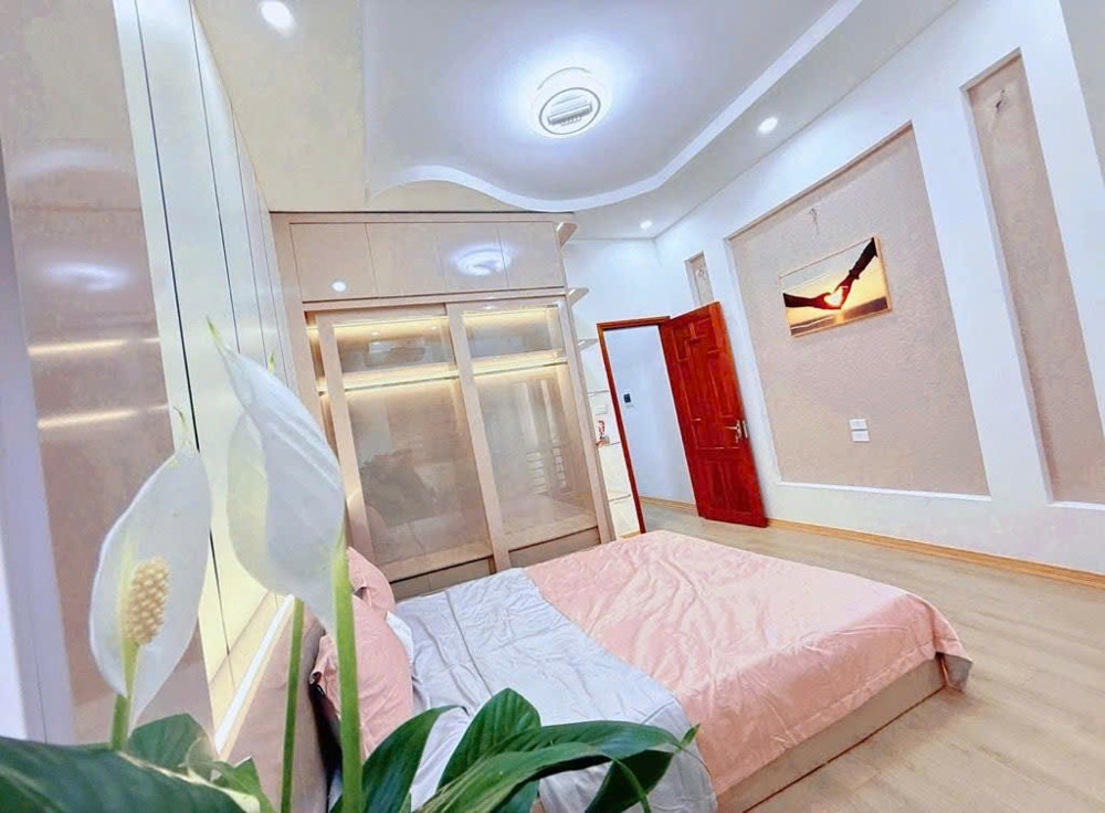 Bán Nhà Nguyễn Khánh Toàn - Vị Trí Đẹp, Kinh Doanh Sầm Uất